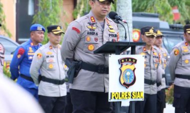AKBP Asep Sujarwadi Pimpin Apel Pergeseran Pasukan Pengamanan Pilkampung di Wilayah Kabupaten Siak