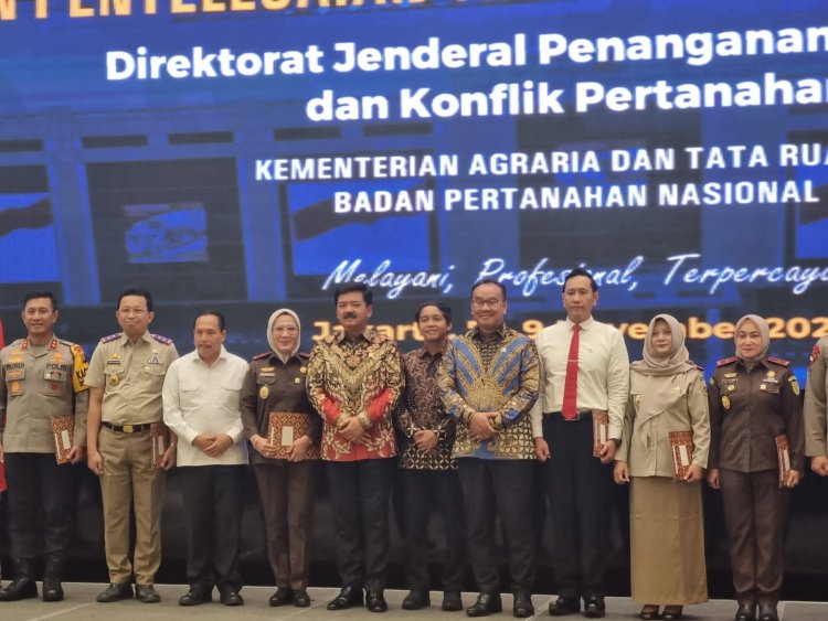 Dorong Berantas Mafia Tanah, Kejati Jambi Diganjar Pin Emas Menteri Agraria RI