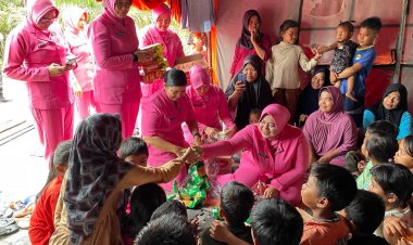 Ketua Bayangkari Cabang Siak Peduli Korban Banjir di Kec. Sungai Mandau