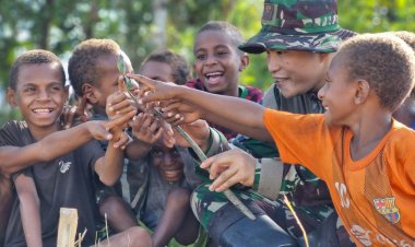 Satgas Yonif 125/Smb dan Masyarakat Tanam Pohon Bersama di Seluruh Jajaran Pos