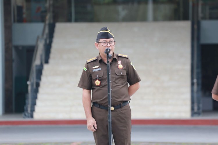 Asisten Tindak Pidana Khusus Kejaksaan Tinggi Riau Menerima Apel Kerja Pagi