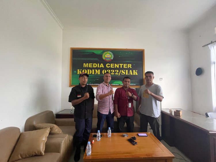 Media Center: Kodim 0322 Siak dan Awak Media Mempererat Silaturahmi