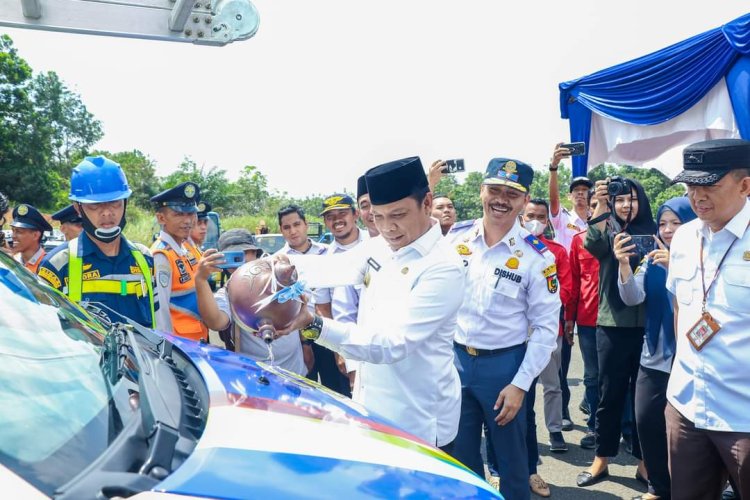 Pj Walikota Meluncurkan Mobil Layanan Cepat LPJU dan Bus Gratis TMP untuk Pegawai Negeri Sipil