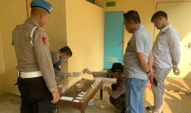 Propam Polres Pekalongan Menggelar Tes Urin untuk Anggota Satres Narkoba dan Turjawali Satlantas