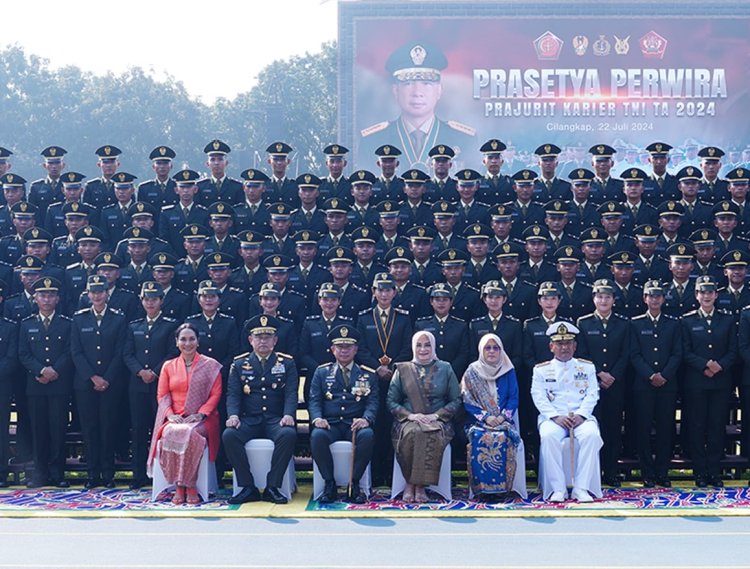 Panglima TNI Lantik 350 Perwira Prajurit Karier TNI TA 2024