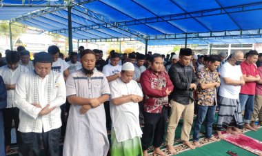 Warga Binaan Lapas Pekanbaru Laksanakan Sholat Jum'at Dengan Khusyuk