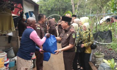 Gelar Bakti Sosial, Kejati Kepri dan IAD Salurkan Sembako ke Panti Asuhan Dan Warung Kurang Mampu