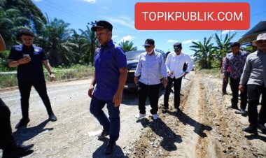 Gubri Abdul Wahid Tinjau Jalan Rusak di Rohil