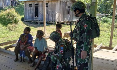 Satgas Yonif 642/Kapuas Beri Layanan Kesehatan Gratis di Kampung Igomu