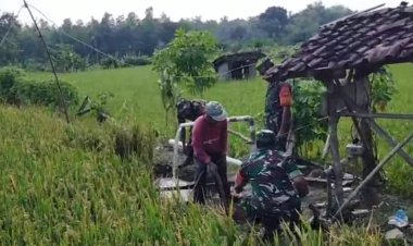 Babinsa Sragen Bantu Pemeliharaan Sumur Sibel Petani