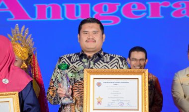 Kasmarni Sabet Anugerah Baiduri XIV
