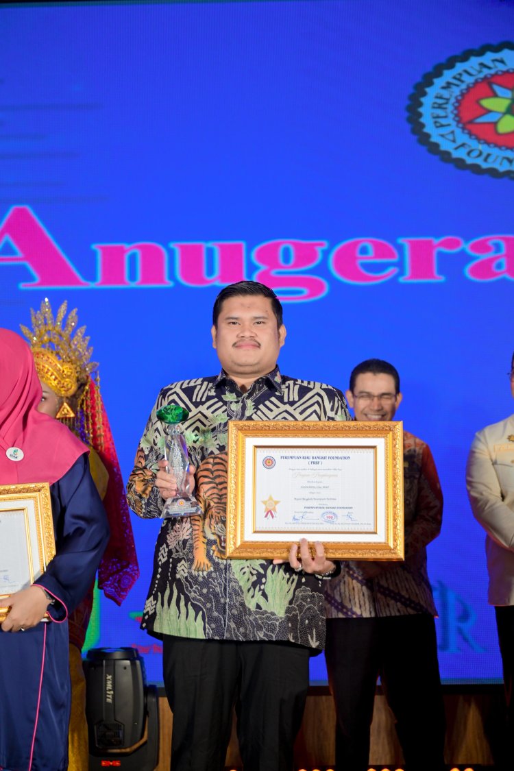 Kasmarni Sabet Anugerah Baiduri XIV