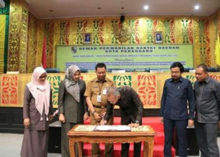DPRD Kota Pekanbaru Sahkan Perda Penyelenggaraan Administrasi Kependudukan Melalui Rapat Paripurna