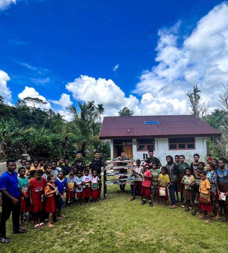 Keceriaan Anak-Anak Perbatasan Papua Saat Disambangi Perpustakaan Keliling Satgas Yonif 122/Tombak Sakti