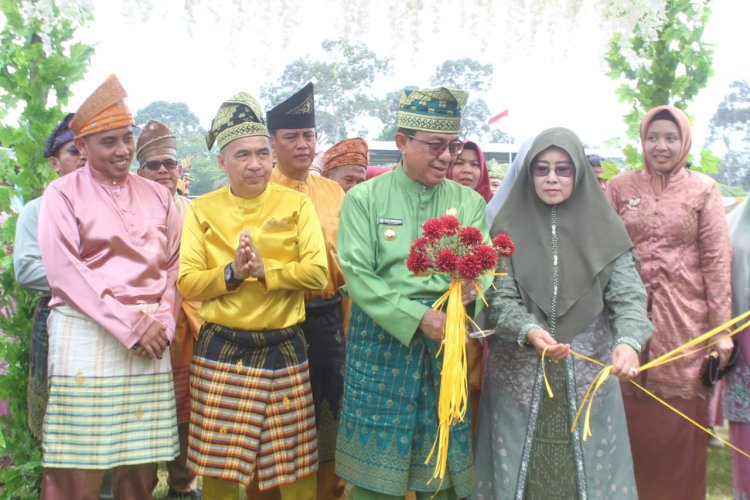 Dandim 0314/Inhil Hadiri Acara Pelepasan Pawai Ta’aruf dan Pembukaan Bazar MTQ Ke 53 Tingkat Kabupaten Inhil Tahun 2023.