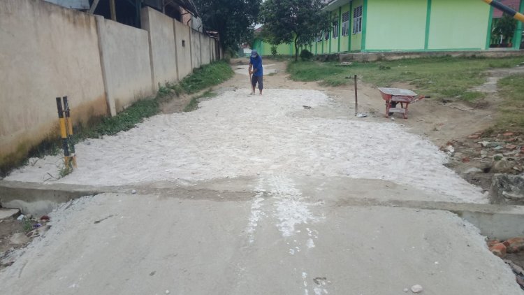 Tanggapan Kepala Dinas Pendidikan Terkait Jalan SMPN-10 TUALANG Yang Rusak Parah 