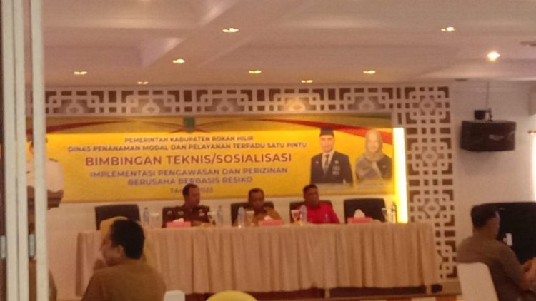 Sekda Rohil Membuka Secara Resmi Bimtek Implementasi Pengawasan dan Perizinan Berusaha Berbasis Resiko
