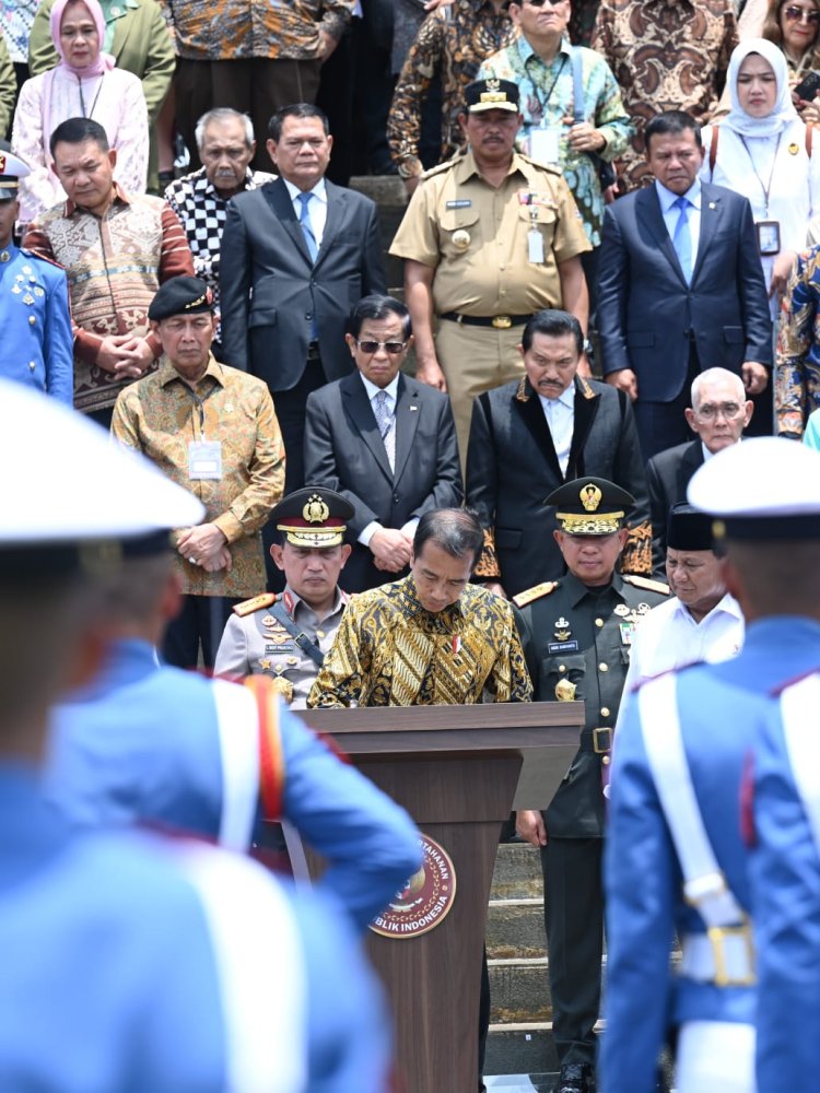 "Panglima TNI Mendampingi Presiden RI dalam Peresmian Graha Utama Akademi Militer Magelang"