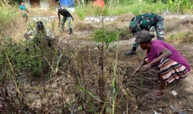 Satgas Pamtas RI-PNG Yonif 122/TS Gelar Karya Bhakti Bersama Masyarakat untuk Membersihkan Gereja