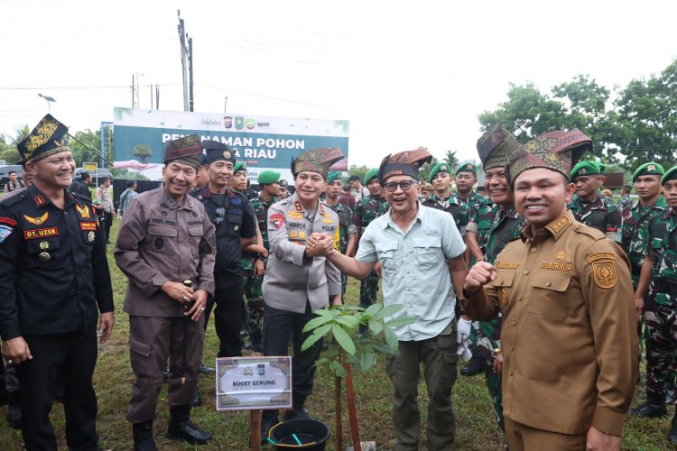 Jaga Kelestarian Alam, Polda Riau Inisiasi Aksi Penanaman Pohon