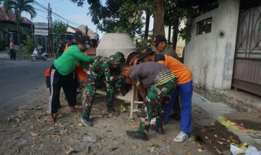 TMMD Kodim 0735/Surakarta dan Warga Kompak Pindahkan Mesin Molen