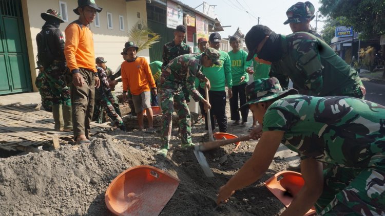 Semangat TMMD Kodim 0735 Surakarta Tak Luntur di Tengah Cuaca Ekstrem