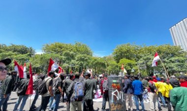 Mahasiswa BEM SI Jatim Gelar Aksi Mengenang Affan Kurniawan