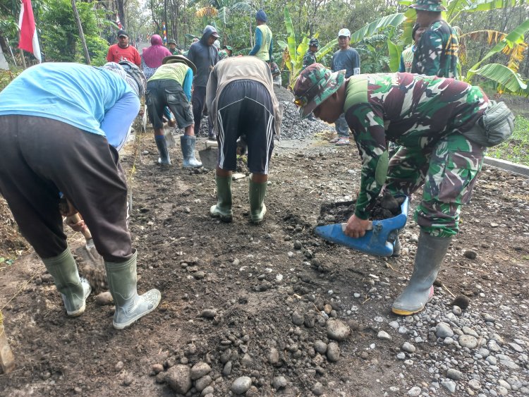 Satgas TMMD Boyolali Kebut Pengecoran Jalan Sarimulyo Tanpa Libur