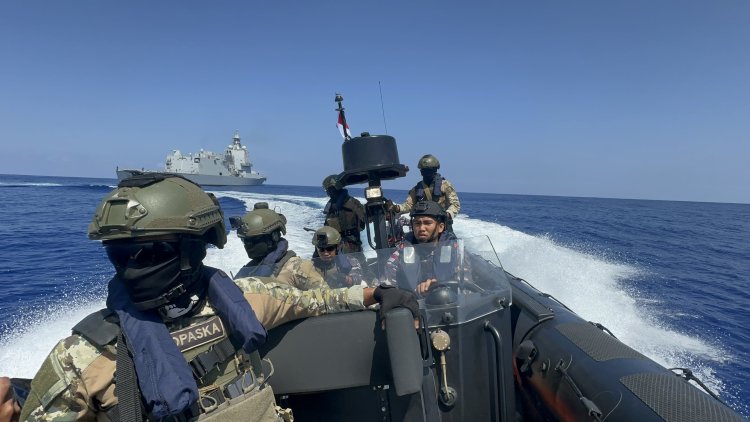 KRI Brawijaya-320 TNI AL Latihan Perdana dengan Angkatan Laut Mesir di Laut Mediterania