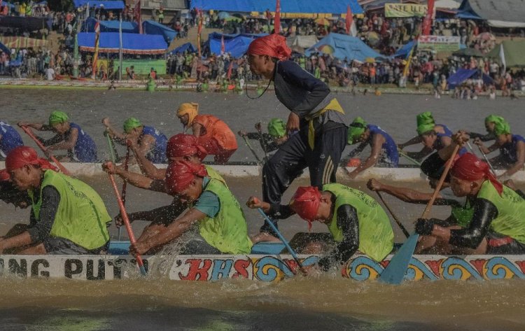 Festival Pacu Jalur 2025 Kuansing Siap Guncang Teluk Kuantan, Ribuan Wisatawan Ditargetkan Hadir