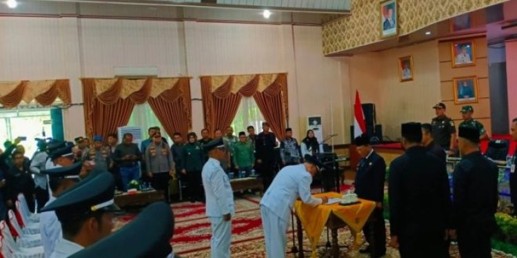 Bupati Rohil Kukuhkan 69 Penghulu Perpanjangan Jabatan