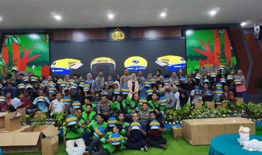 Wujudkan Lalu Lintas Hijau dan Inklusif, Polda Riau Bagikan Helm Disabilitas dan Bagikan 5.000 Bibit Pohon