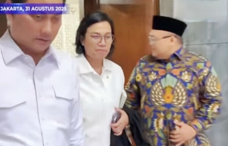 Sri Mulyani Bungkam Usai Sidang Kabinet, Isu Mundur dari Kabinet Prabowo Menguat