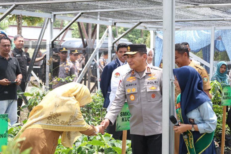 Resmikan Bank Pohon Green Policing di Kampar, Kapolda Riau : Bentuk Keadilan Pada Alam