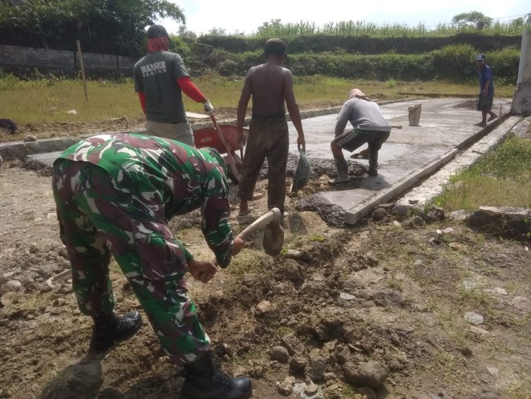 Danramil Gesi Pimpin Karya Bakti Talud di Poleng Sragen, Cegah Longsor