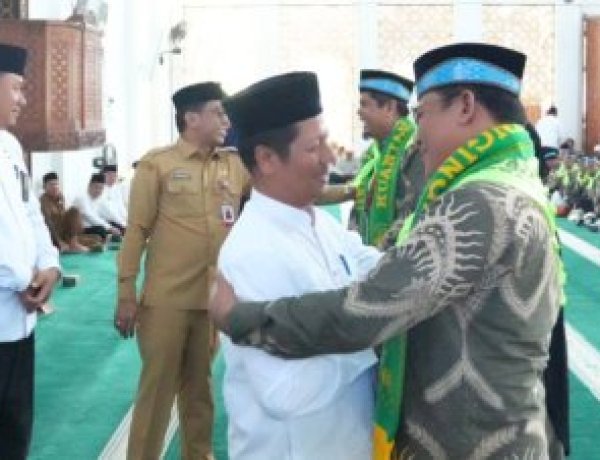 186 Jemaah Haji Kuantan Singingi Berangkat ke Tanah Suci, Pemkab Gelar Prosesi Pelepasan Khidmat