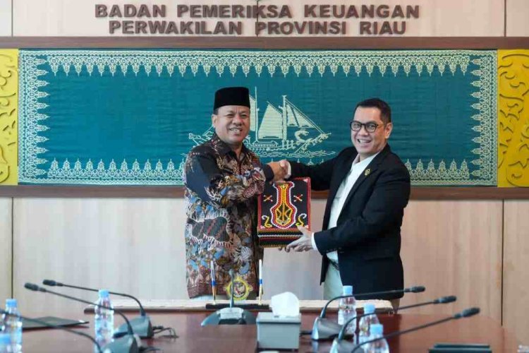 Pemkab Kuansing Serahkan LKPD 2025 ke BPK Riau, Tegaskan Transparansi Keuangan Daerah