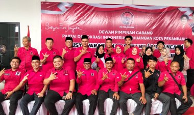 Zukri Misran Lantik 15 PAC PDI Perjuangan Pekanbaru, Zakri Pimpin Bukit Raya
