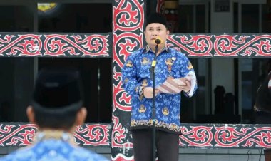 Charles Bantjin Bertindak Sebagai Pemimpin Upacara Hari Kesadaran Nasional