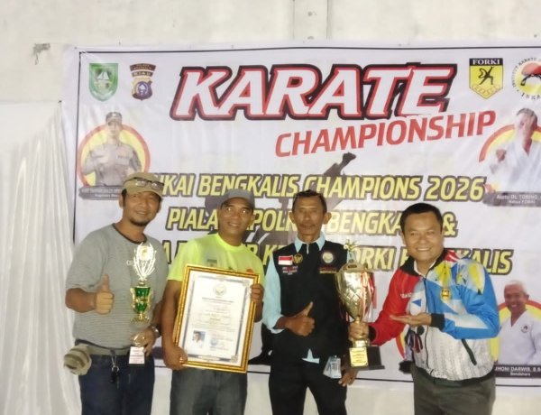 DPD ASWIN Riau Serahkan Sertifikat Apresiasi kepada INKAI Bengkalis pada Kejuaraan Karate Piala Kapolres