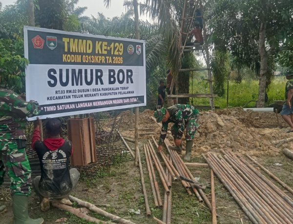 Hari Pertama Pasca Pembukaan TMMD Ke 129 Kodim 0313/KPR Giat Pembuatan Sumur Bor DI Pangkalan Terap Tercapai 20 Persen