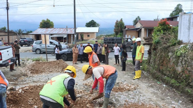 Progres Pemeliharaan Jalan Jurusan Sigalingging-Tombak Simbolon Kecamatan Parbuluan, Bupati Dairi Tinjau Ke Lokasi  